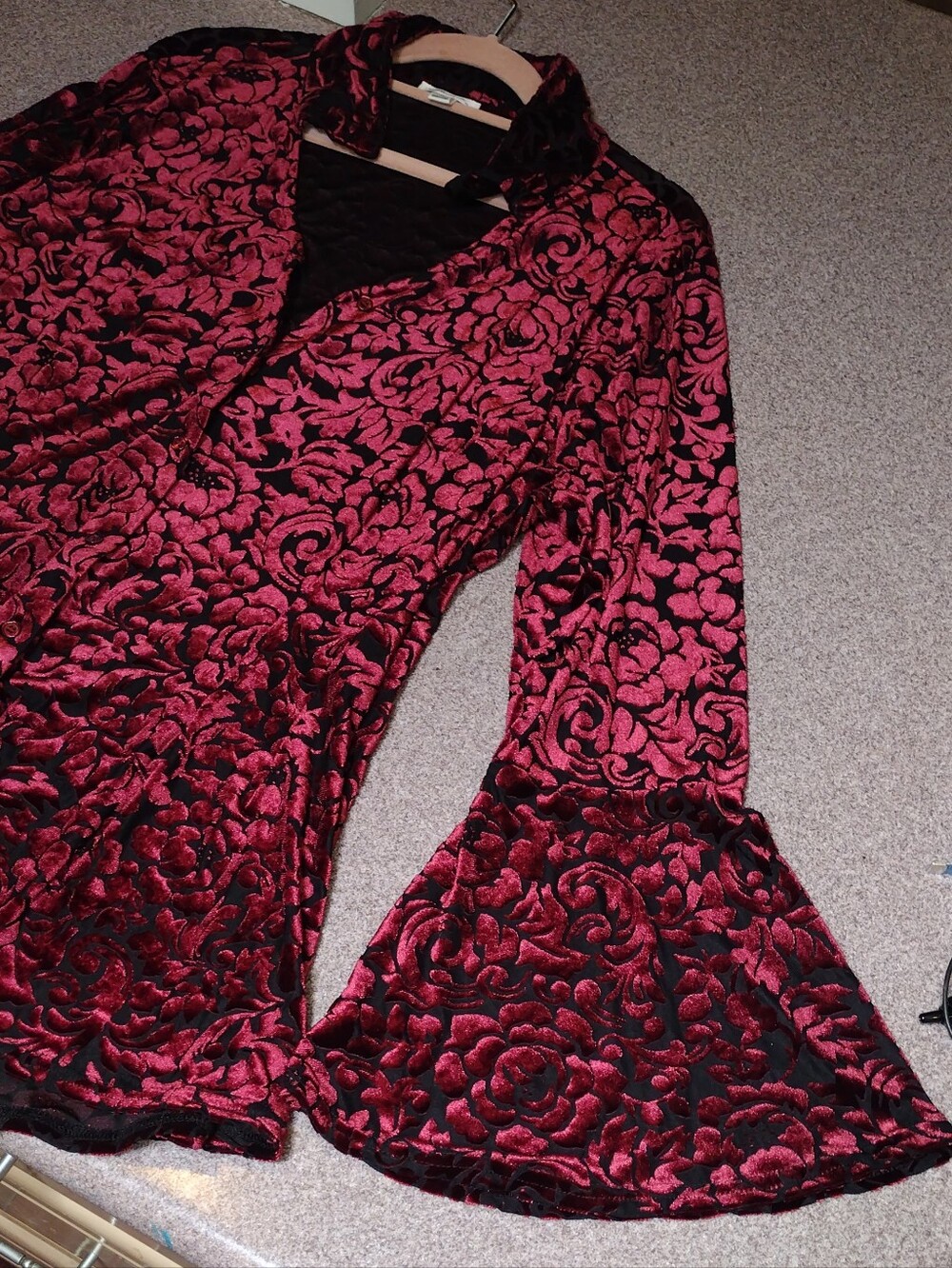 💋 Vampy Red Velvet Floral Burnout Fairy Goth Top with Bell Sleeves - Picture 7 of 12